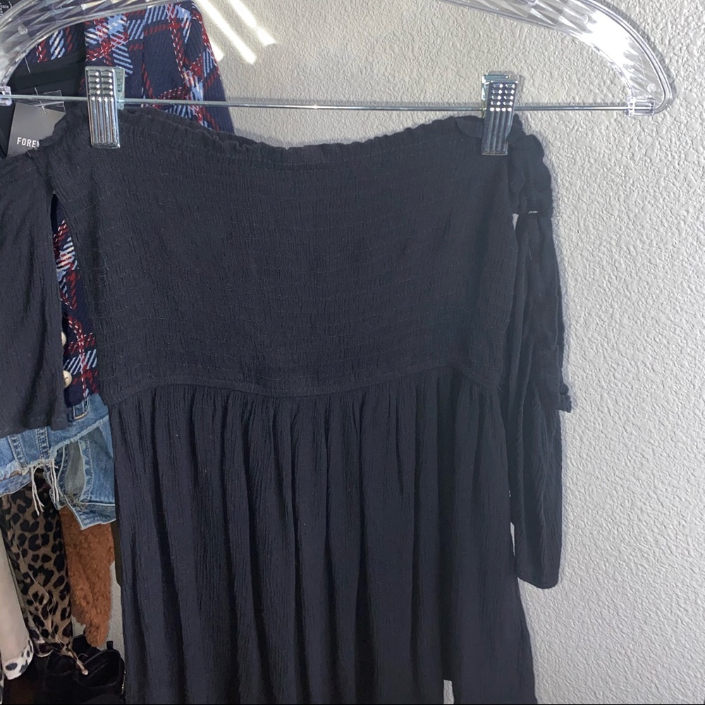 BLACK OFF SHOULDER TOP